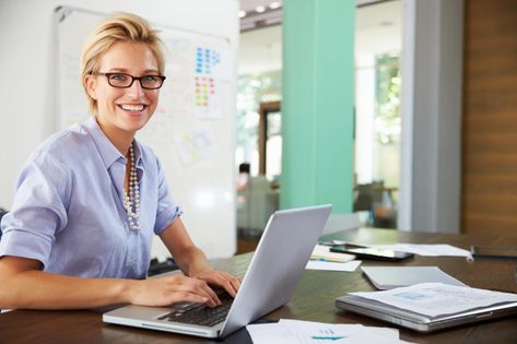 Frau im Büro